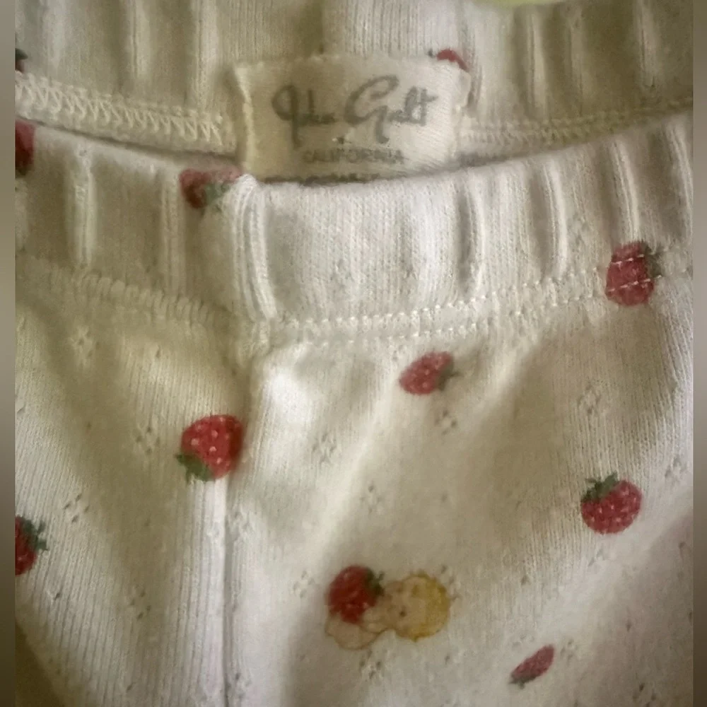 Brandy Melville shorts 🍓 - Picture 4 of 5